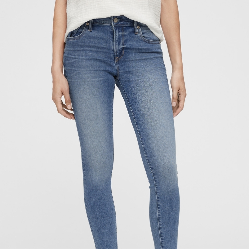 NWOT Gap Medium Wash Skinny Jeans